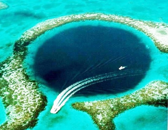 ベリーズ珊瑚礁保護区を遊びつくそう♪グレート・ブルーホールがぽっかり♪