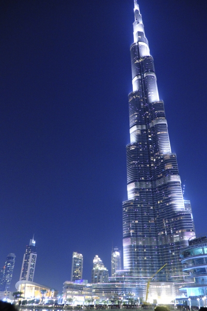 ドバイのブルジュ・ハリファは世界一高いビル！ギネス更新続出！