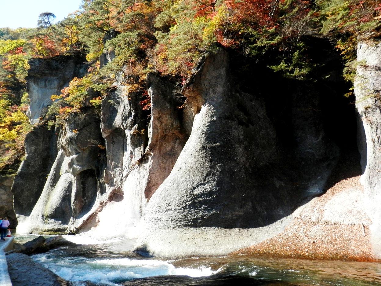 吹割の滝観光なら般若岩