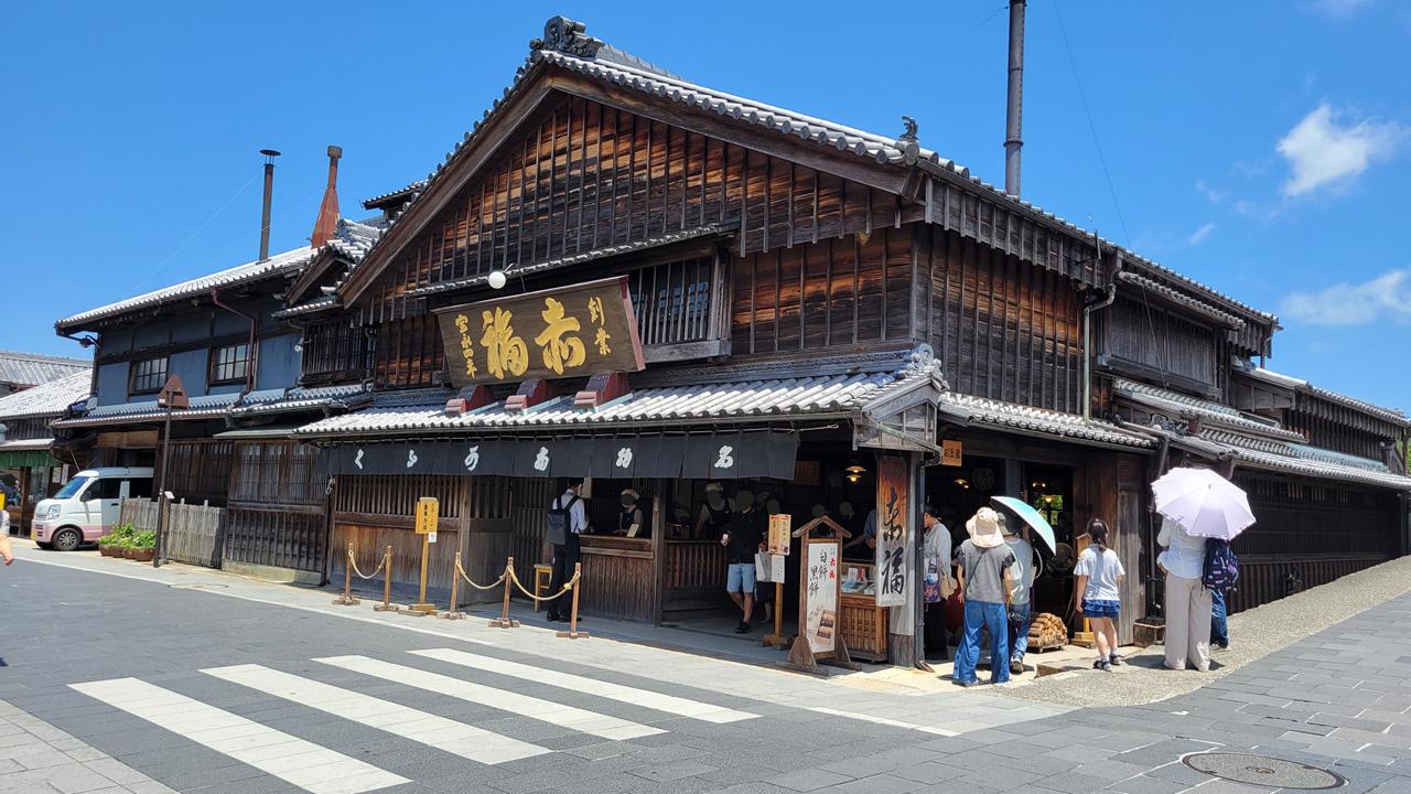 おかげ横丁を作った名店「赤福」は名物スポット