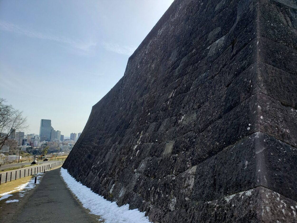 仙台城の高い石垣
