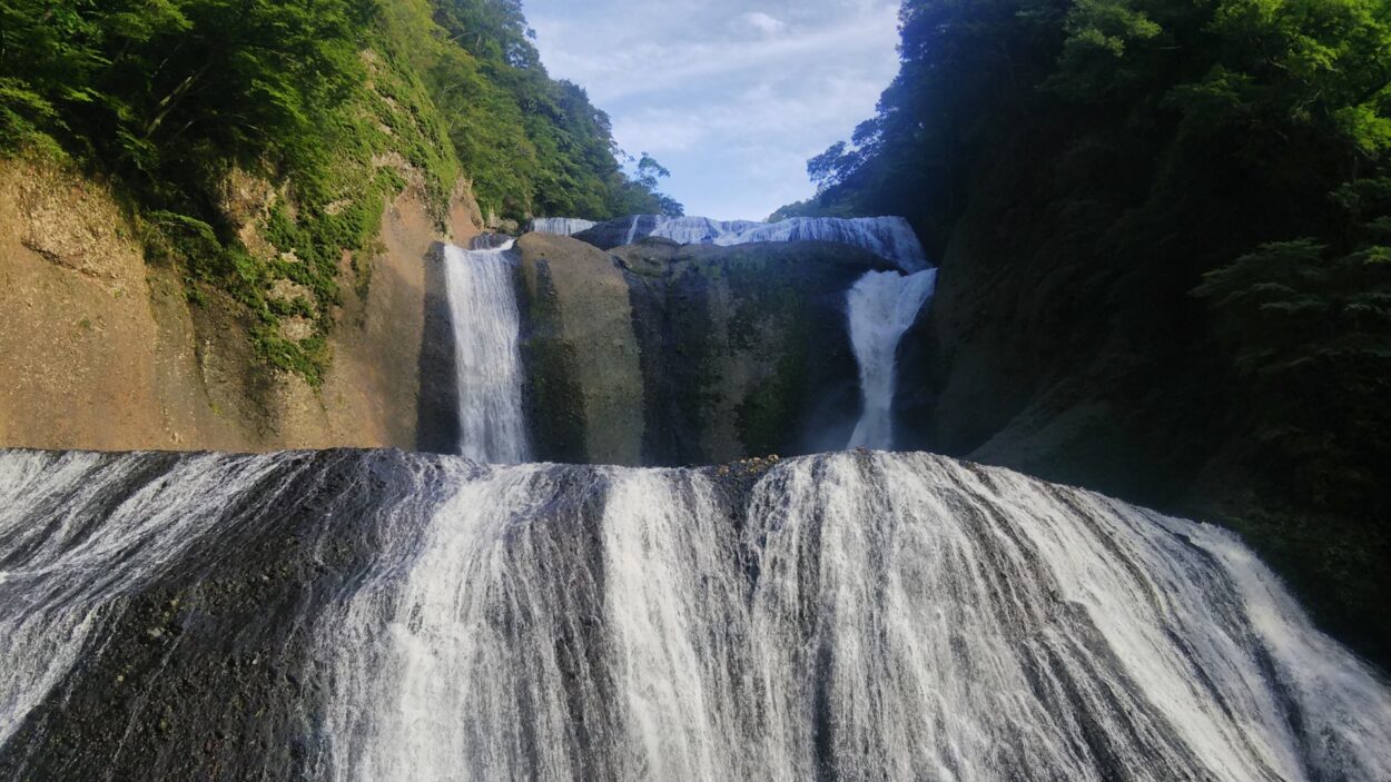 圧巻のスケール！日本三名瀑「袋田の滝」