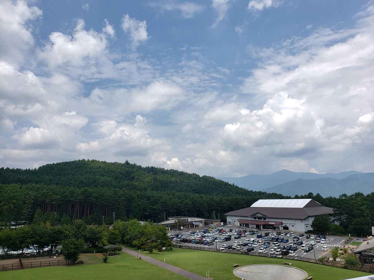 富士山麓最大級の人気道の駅で楽しむ地元グルメとショッピング