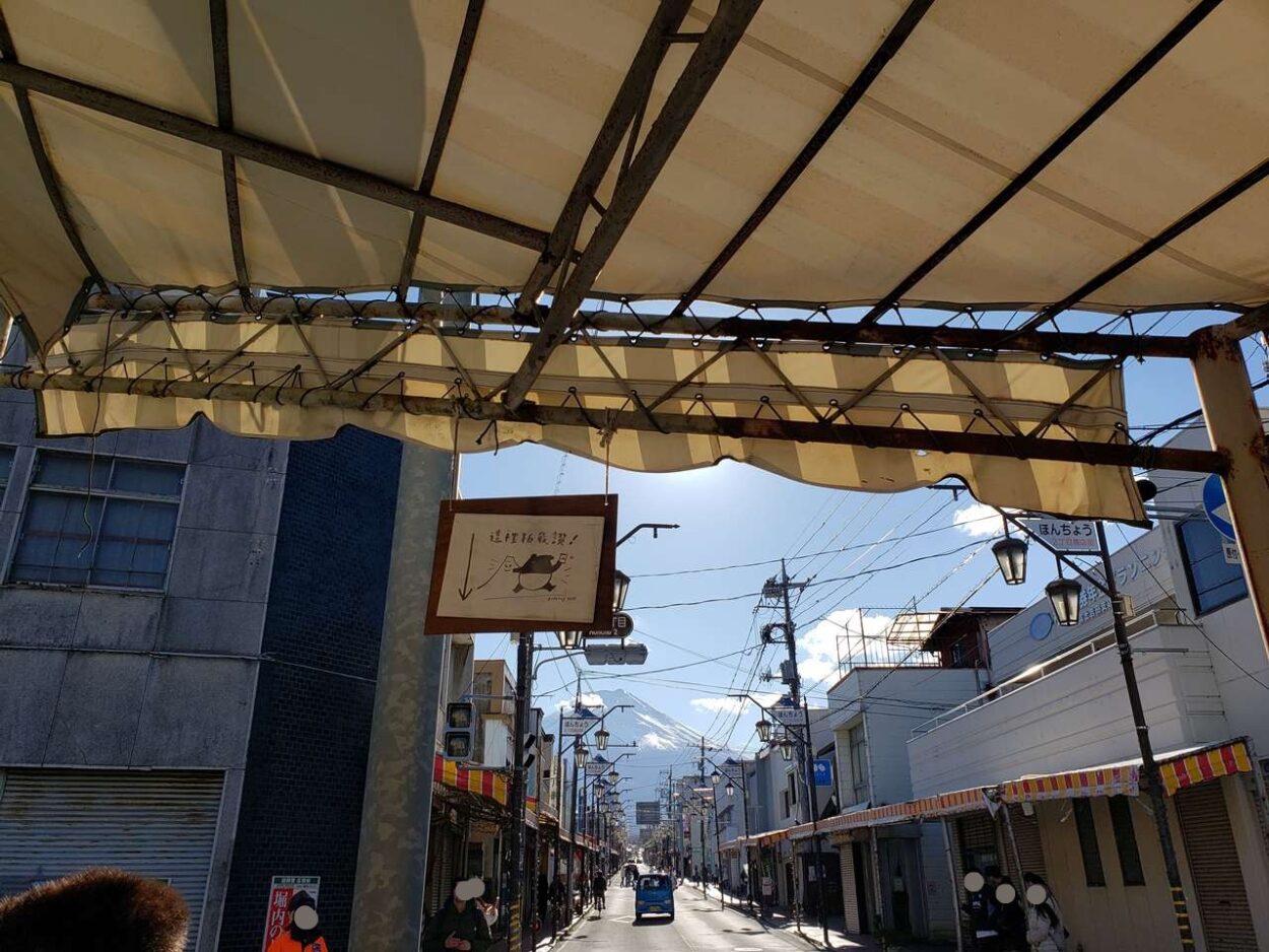 写真映え抜群！本町通りの富士山ビュースポットもおすすめ