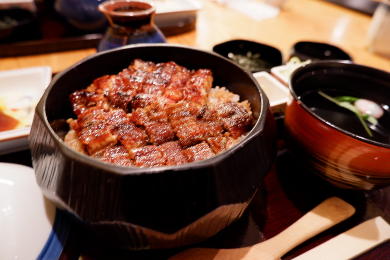 熱田神宮境内周辺で食べ歩き！名物ひつまぶしを堪能