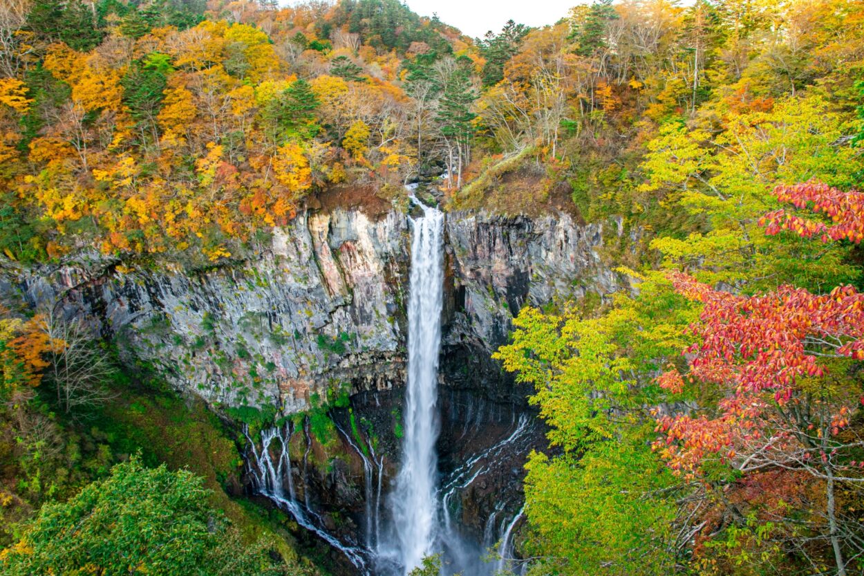 日光・華厳の滝　紅葉の季節はさらに綺麗