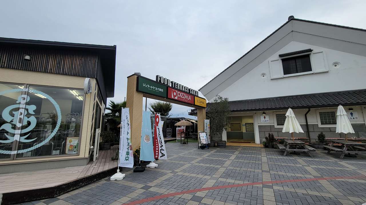 立ち寄ってすぐに地元グルメ