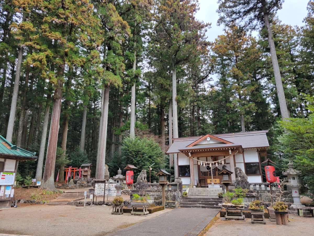 栃木・塩谷町「岩戸別神社」力の神様 天手力雄命に会う 天地石と力岩に満ちる陽のパワー